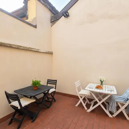 Апартаменты Courtyard & Balconies