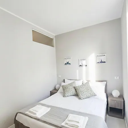 Courtyard & Balconies Апартаменты Комо