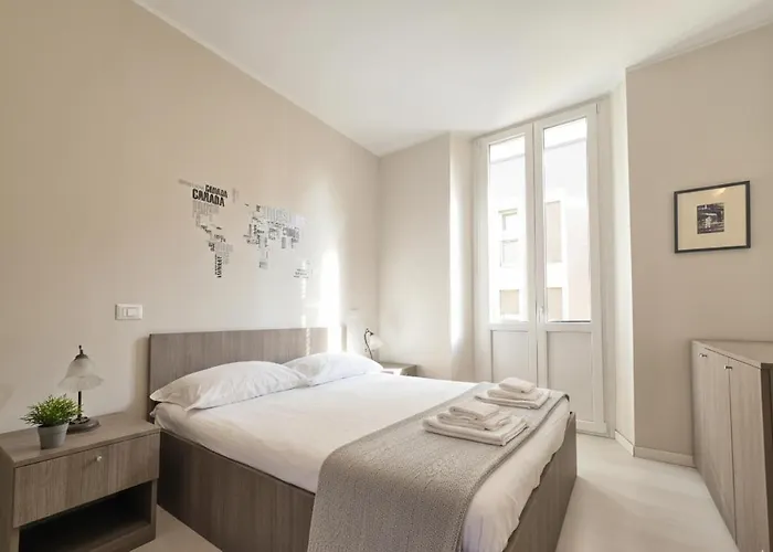 Courtyard & Balconies Como