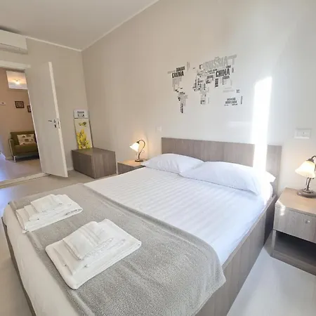 Courtyard & Balconies Como