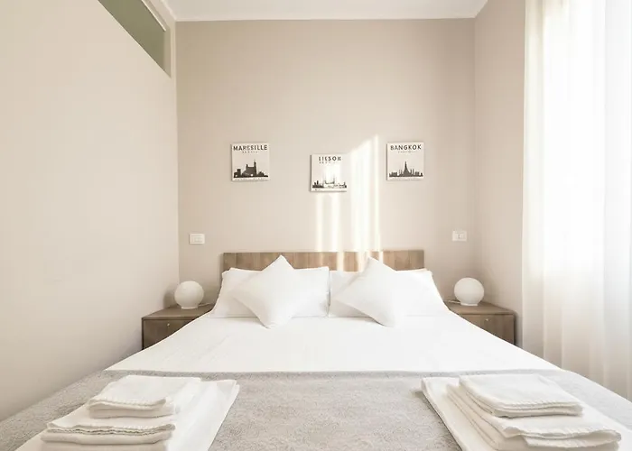 Courtyard & Balconies * Como