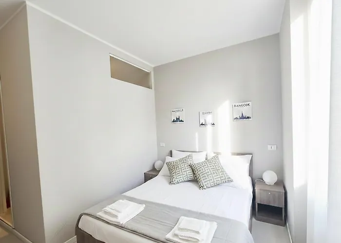 Courtyard & Balconies Apartamento Como